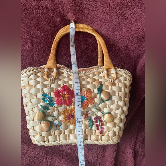 VIntage Embroidery straw purse - like new - Picture 3 of 8